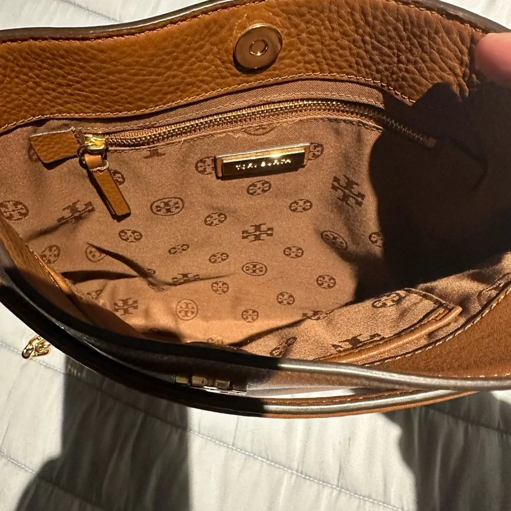 Tory Burch Marsden chain linked shoulder bag. Like NEW! - Picture 2 of 5